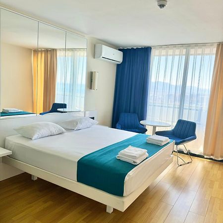 Lux Apartaments Batumi Exteriör bild
