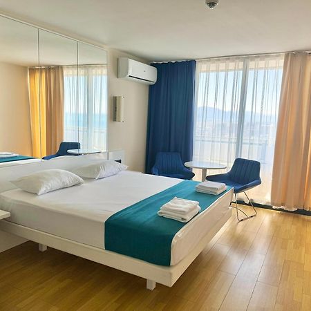 Lux Apartaments Batumi Exteriör bild
