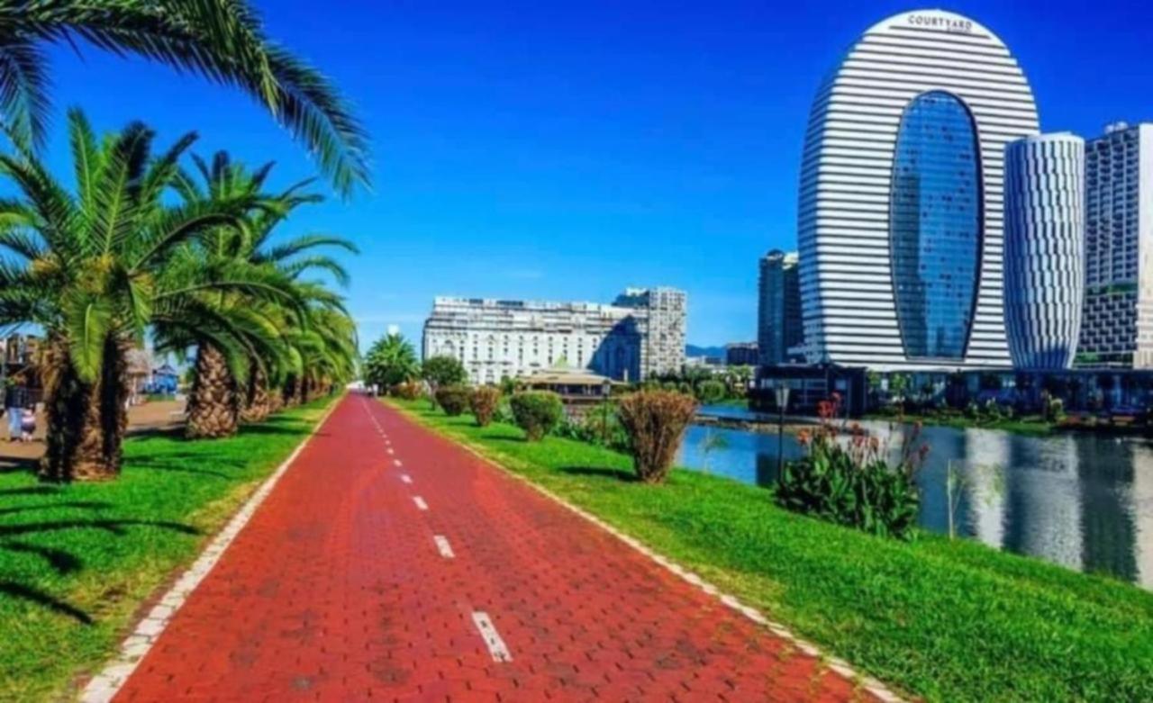 Lux Apartaments Batumi Exteriör bild