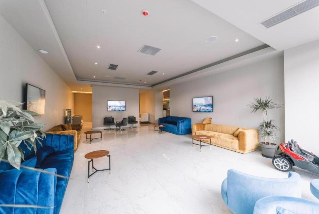 Lux Apartaments Batumi Exteriör bild