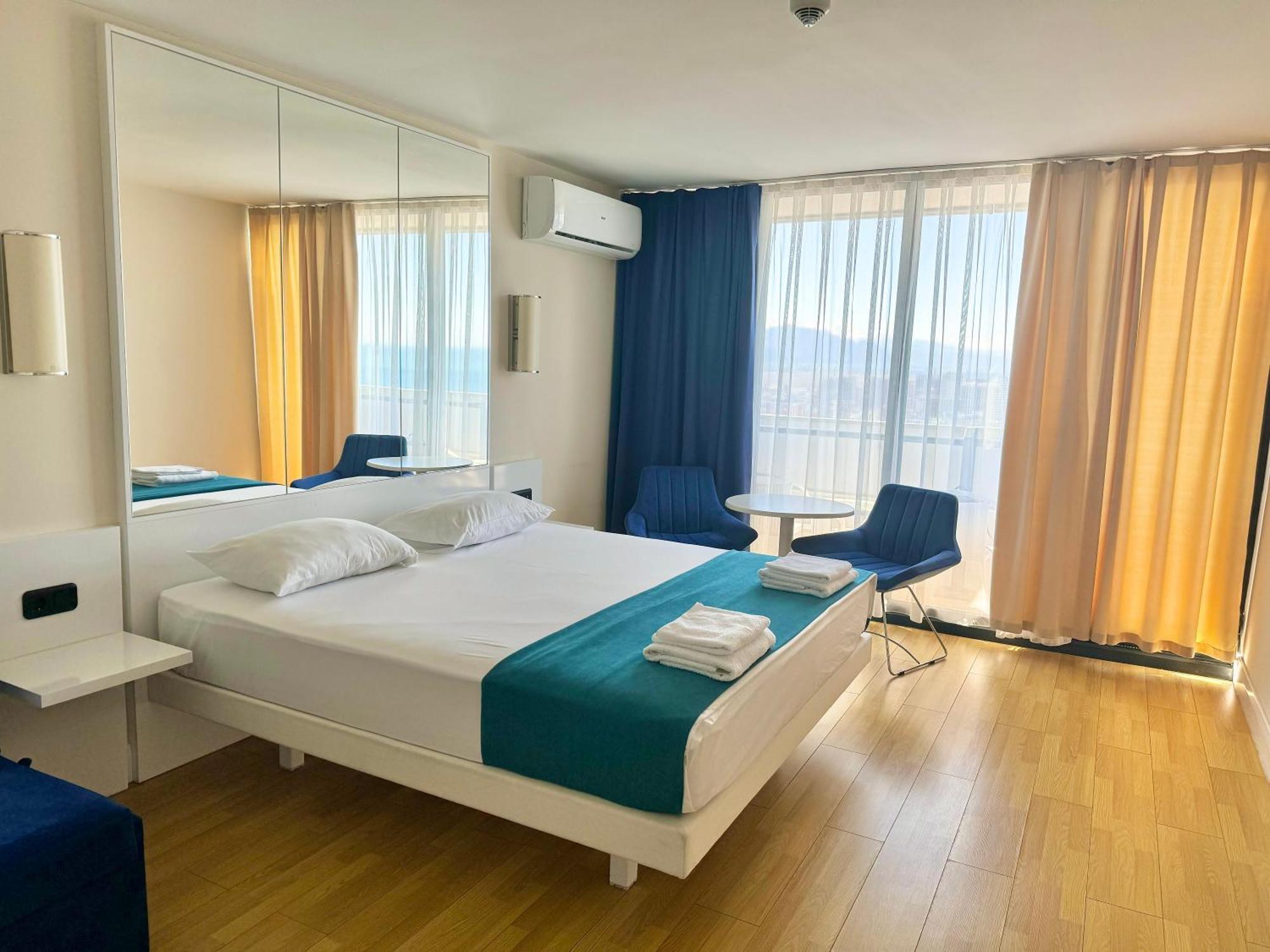 Lux Apartaments Batumi Exteriör bild