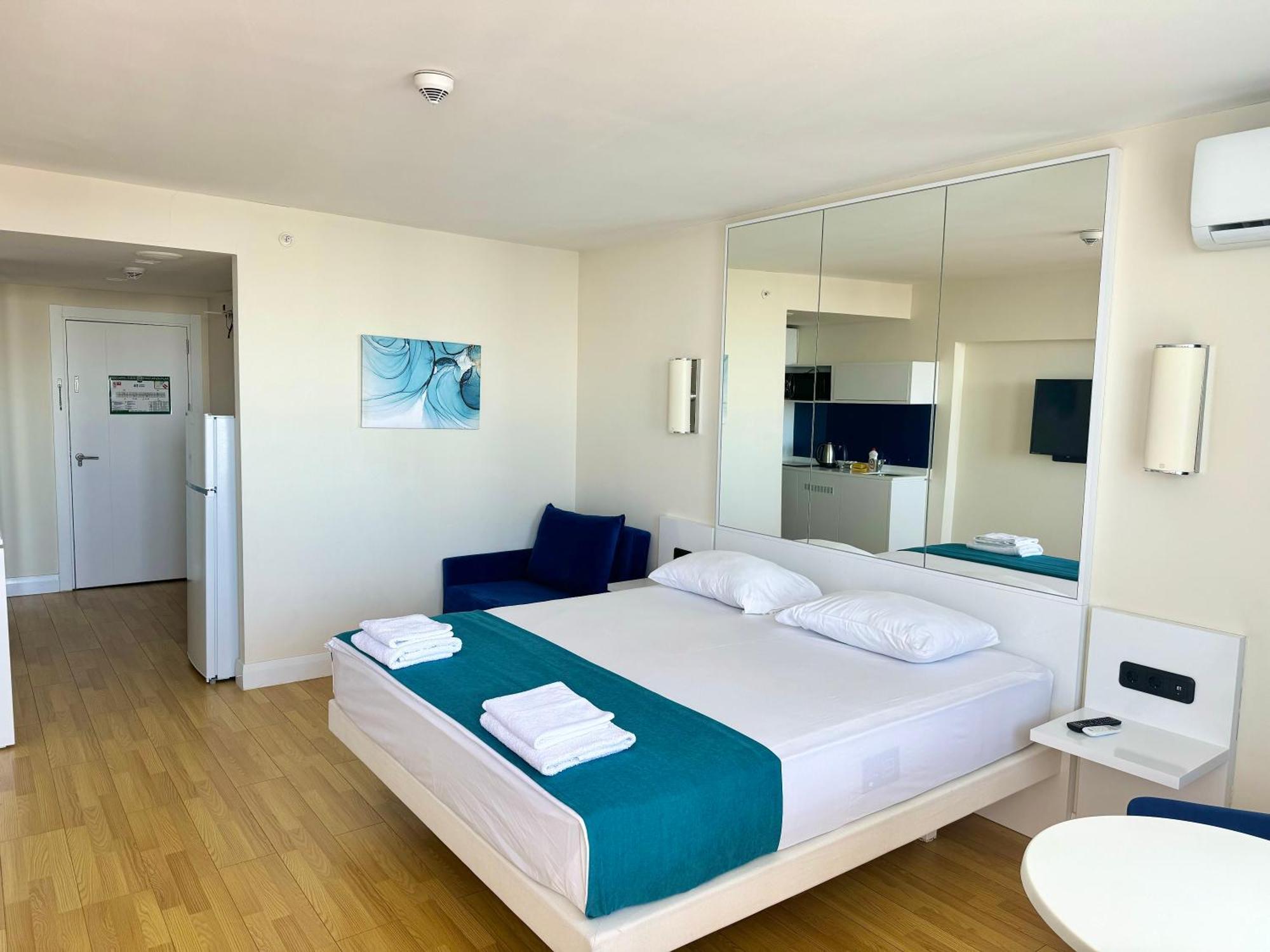 Lux Apartaments Batumi Exteriör bild