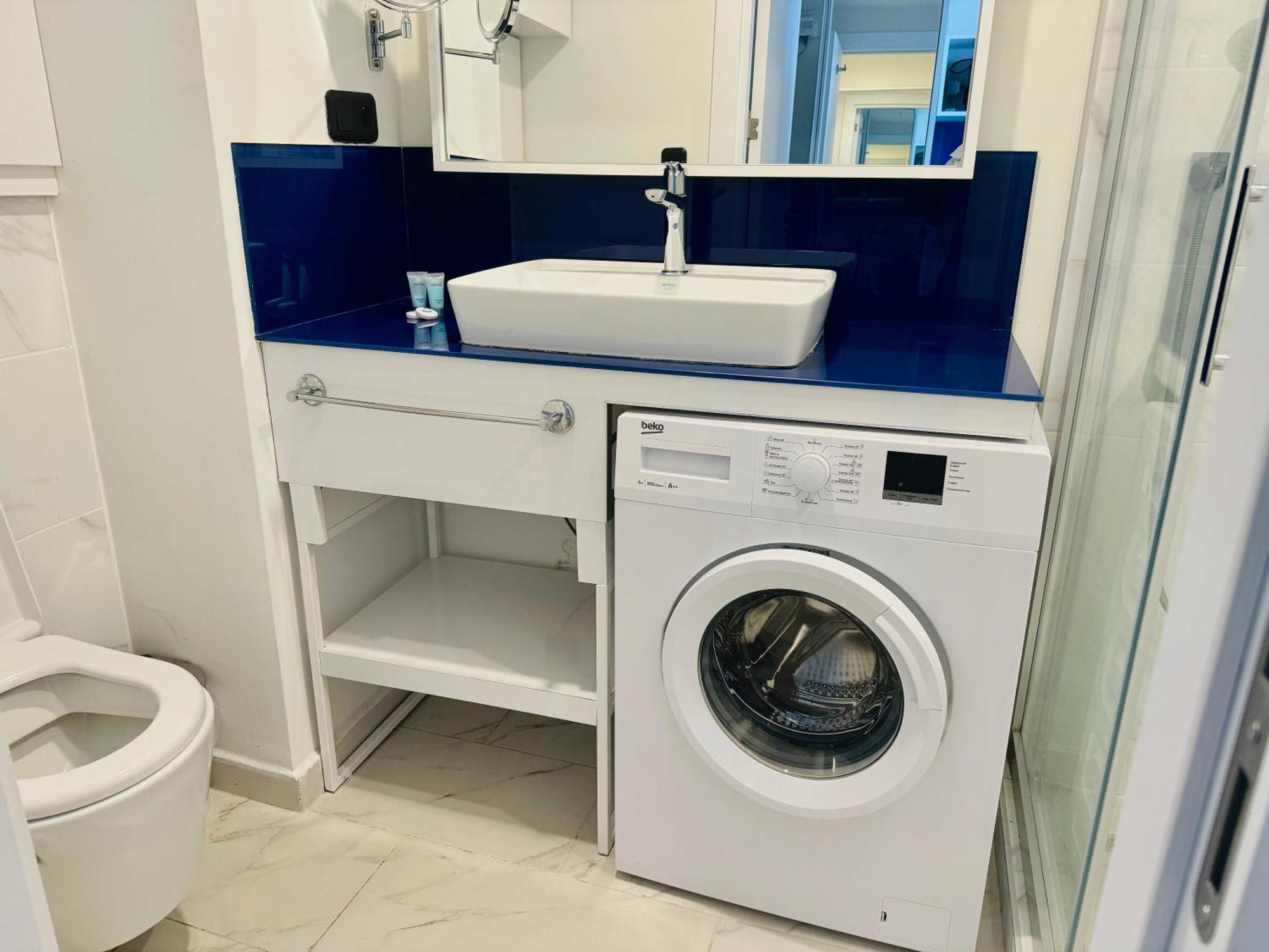 Lux Apartaments Batumi Exteriör bild