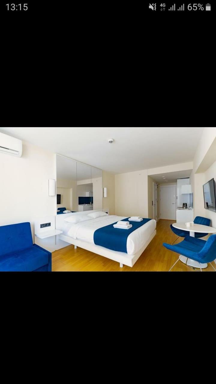 Lux Apartaments Batumi Rum bild