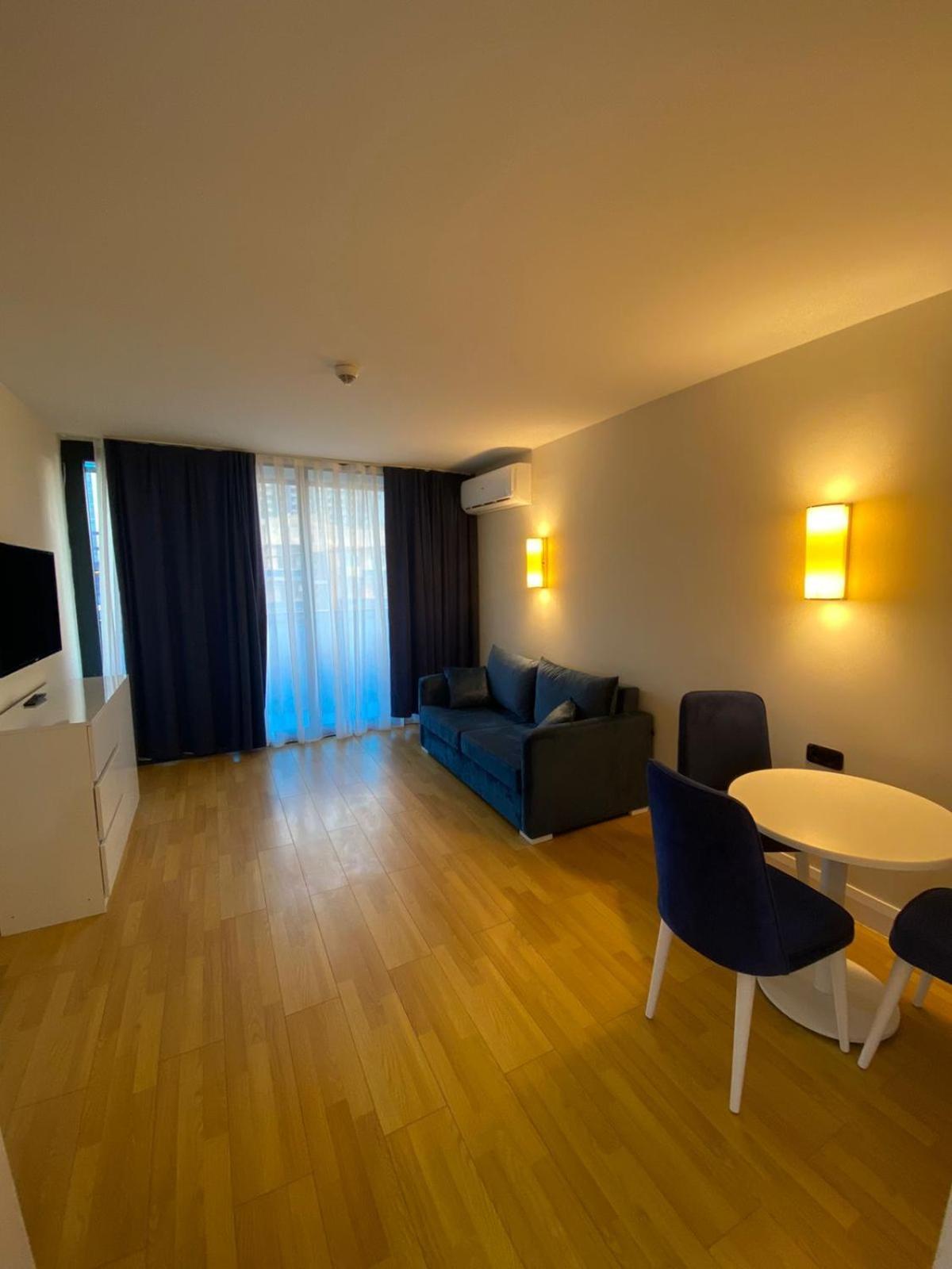Lux Apartaments Batumi Rum bild